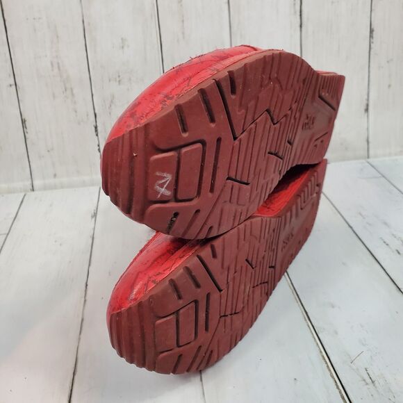 Athletic_Shoes